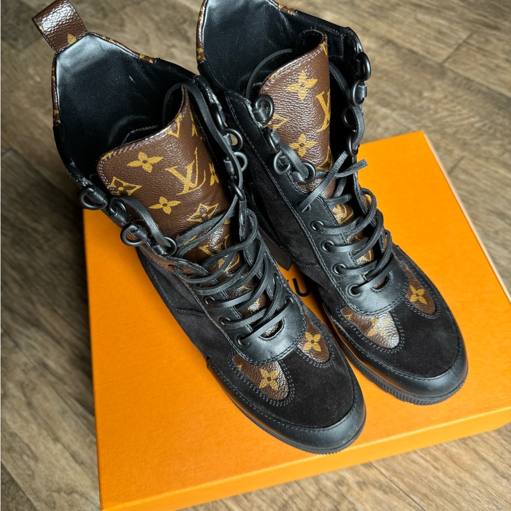 Authentic Louis Vuitton platform desert boot